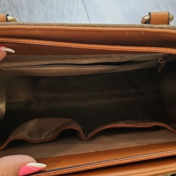 Elegant Brown Floral Handbag - Picture 7 of 7